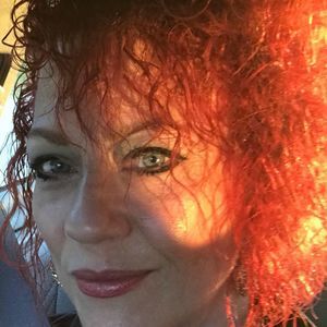 Meet your Posher, Elaine